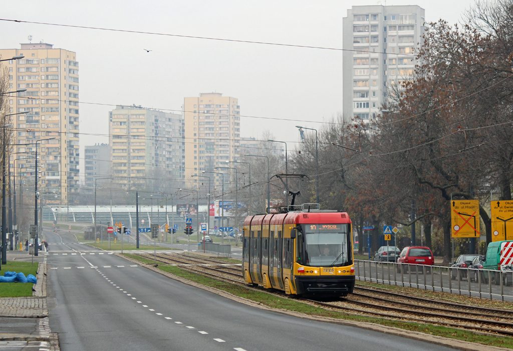 3224
W zwiÄzku z XXVI Biegiem NiepodlegĹoĹci wszystkie linie tramwajowe kursujÄce (lub przecinajÄce) al. Jana PawĹa II i ul. ChaĹubiĹskiego przekierowano na objazdy. DziÄki temu moĹźna byĹo oglÄdaÄ liniÄ 10 (i podobno 14 - tej jednak przez ok. 40 minut oczekiwania nie zauwaĹźyĹem) na ulicach Starego Ĺťoliborza.
Słowa kluczowe: objazd