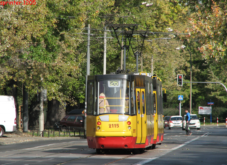 2114+2115
JuĹź wkrĂłtce fotkÄ bÄdzie moĹźna uznaÄ za historycznÄ, gdyĹź po otwarciu centralnego odcinka drugiej linii metra tory na tym odcinku zostanÄ zlikwidowane.
