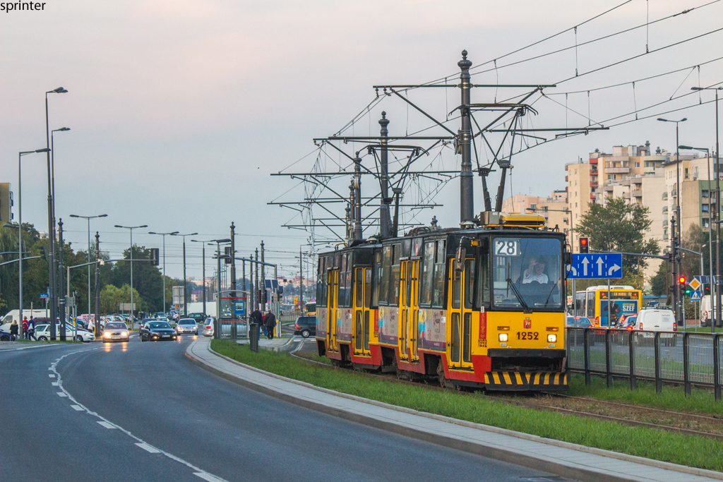 1252+1251
Jeden z dwĂłch skĹadĂłw z zetkami w nowym malowaniu.
Słowa kluczowe: Kelly