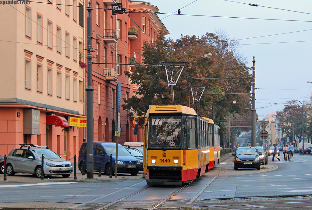 1440+1439
StopiÄtka w nowym malowaniu wyjeĹźdĹźa na jedynÄ nocnÄ liniÄ tramwajowÄ - 77.
Słowa kluczowe: zasilenie