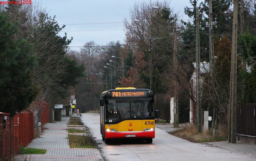 8708
W ciÄgu trzech minut tÄ ulicÄ przejechaĹy dwa wozy, ktĂłre czÄsto tu nie goszczÄ. Najpierw PR110 na ĹZ, a chwilÄ potem widoczny na zdjÄciu SU15 na 701.
Słowa kluczowe: DziwadĹo SU15