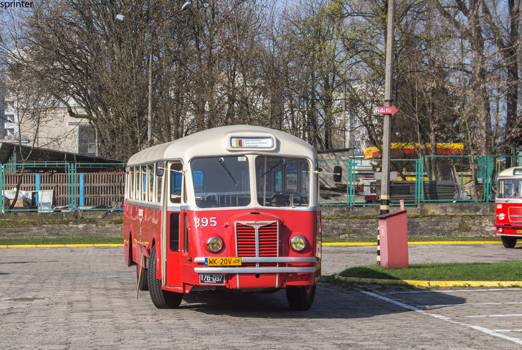 395
W sobotÄ moĹźna byĹo odwiedziÄ plac CWS-u, na ktĂłrym zostaĹa zorganizowana wystawa zabytkowych autobusĂłw.
Słowa kluczowe: 35lecieKMKM