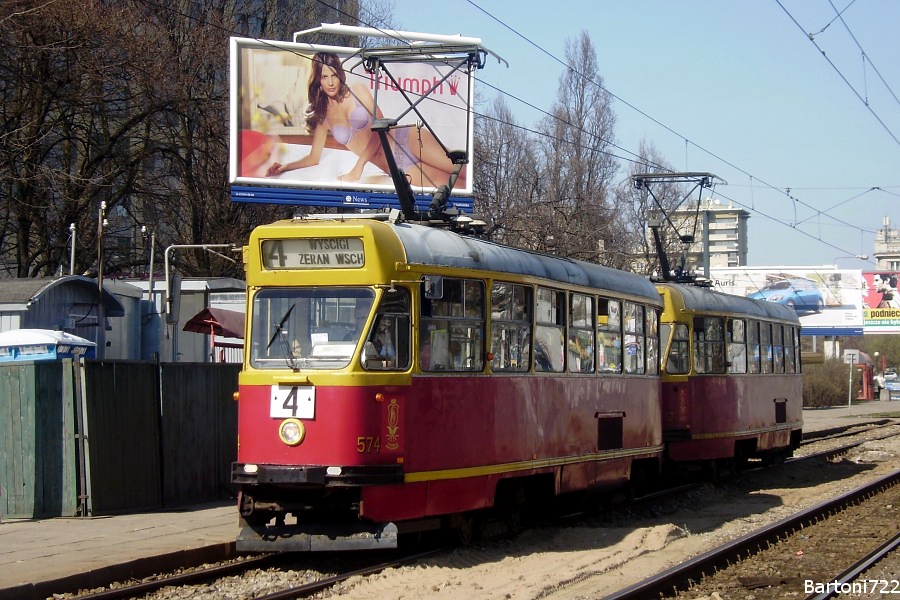 574+573
Wspomnienie po tych klimatycznych tramwajach. Jedno z nielicznych, jakie posiadam. Na 4 do koĹca Ĺźywota parĂłwki stanowiĹy znacznÄ czÄĹÄ obsĹugi.
Słowa kluczowe: Konstal13N