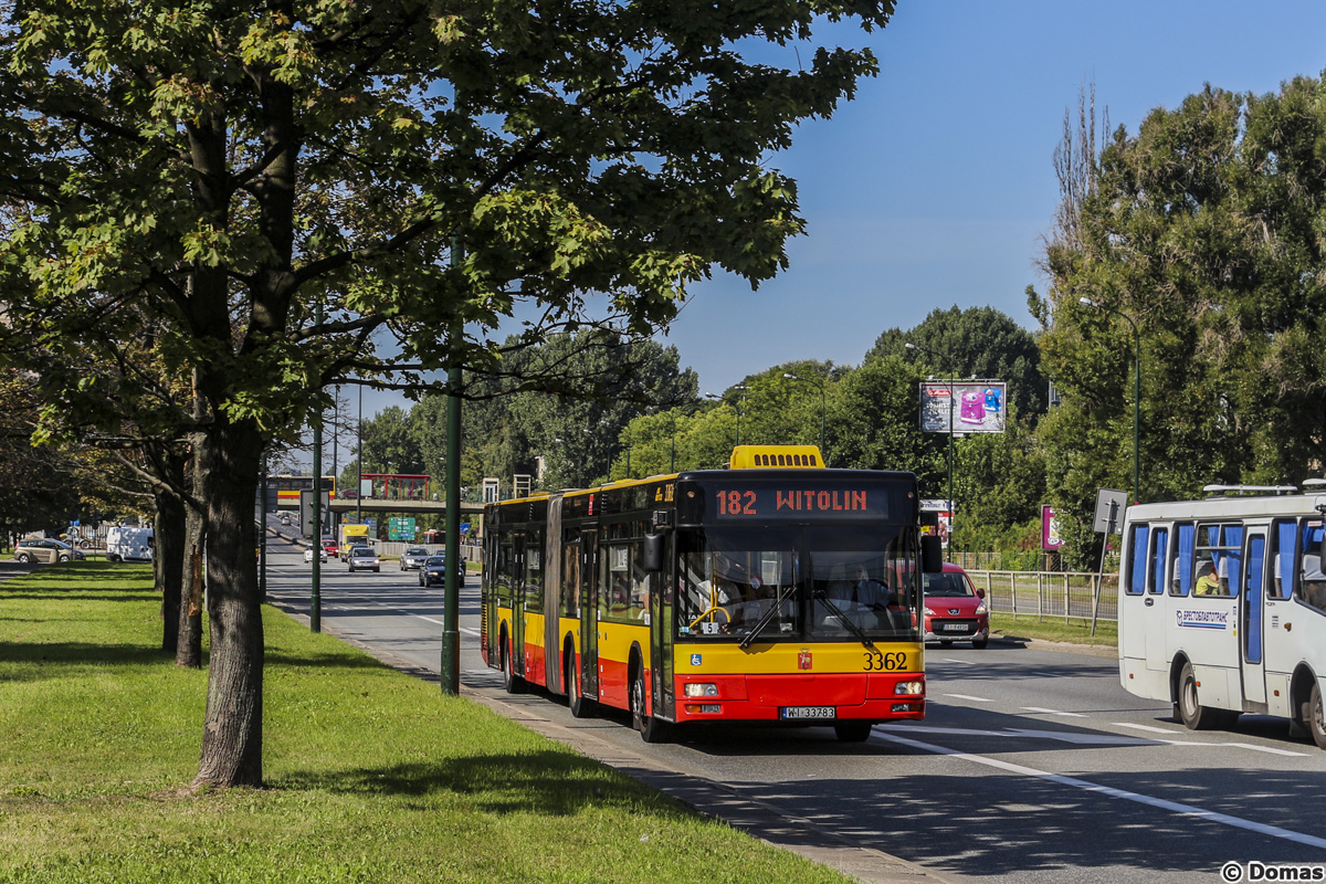 3362
Widoczny na zdjÄciu autobus wĂłwczas jeĹşdziĹ na rĂłĹźnych brygadach z zajezdni "Ostrobramska" w ramach bliĹźej nieokreĹlonych testĂłw.
Słowa kluczowe: dziwadĹo