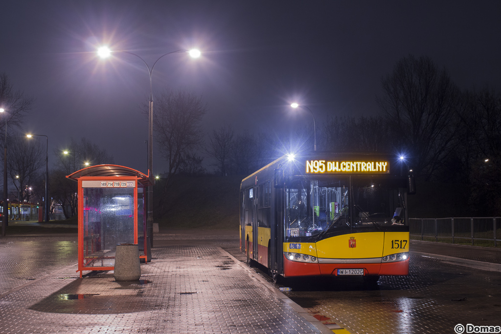 1517
Brygada 192/N95+N25 to jedna z lepszych moĹźliwoĹci pracy dla kierowcy. Zaczyna o 23:15 z dworca Centralnego jako N95, po wykonaniu kĂłĹka na tej linii przebiera siÄ na N25 i po pierwszym pĂłĹkursie w MiÄdzylesiu ma... 37 minut przerwy. Po powrocie na dworzec Centralny brygada odstawia siÄ na stanowisko 16 i stoi tam... 40 minut. Po wszystkim jedzie siÄ ponownie do MiÄdzylesia, skÄd odjeĹźdĹźa siÄ znowu po 37 minutach.
