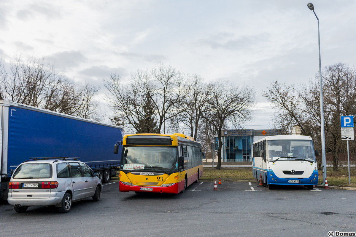 A623
Wraca sobie czĹowiek spokojnie do domu... jak widaÄ Scanie ze starego kontraktu moĹźna spotkaÄ wszÄdzie - od KupiecbusĂłw przez obsĹugÄ szkĂłĹ po normalne liniowe kursy regionalne PKS-u.
