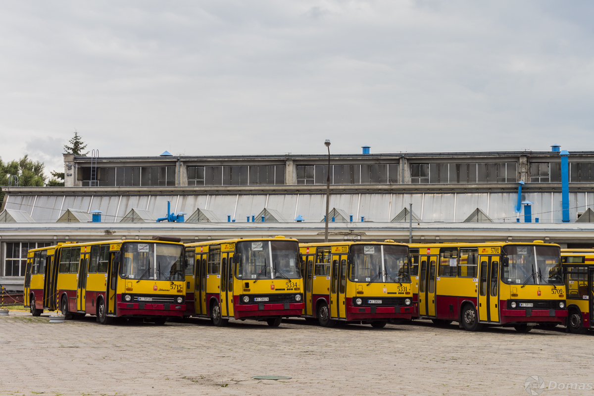 5331, 5334, 5702, 5715
Ikarusy w trakcie przerwy miÄdzy dodatkami na CWS-ie.
Słowa kluczowe: IK280