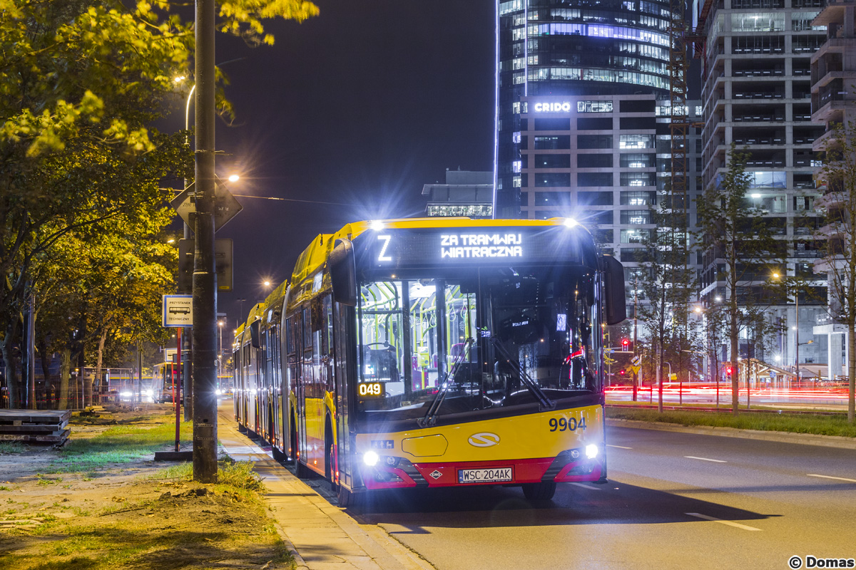 9904
Po imprezach masowych na Stadionie Narodowym policja z reguĹy wyĹÄcza ruch tramwajowy i koĹowy na moĹcie Poniatowskiego. W zwiÄzku z tym uruchamiana jest doraĹşna linia za tramwaj na trasie pl. Zawiszy - Wiatraczna przez... trasÄ ĹazienkowskÄ.

PrzewoĹşnicy zazwyczaj planujÄ wozy i kierowcĂłw, ktĂłrzy skoĹczyli na tyle wczeĹniej pracÄ, Ĺźeby mĂłc jeszcze obsĹuĹźyÄ takie zadanie - tutaj wĂłz z kierowcÄ wczeĹniej jeĹşdziĹ na 011/175 i podstawiĹ siÄ bezpoĹrednio na miejsce oczekiwania wyznaczone przez nadzĂłr ruchu.
Słowa kluczowe: ZaTramwaj
