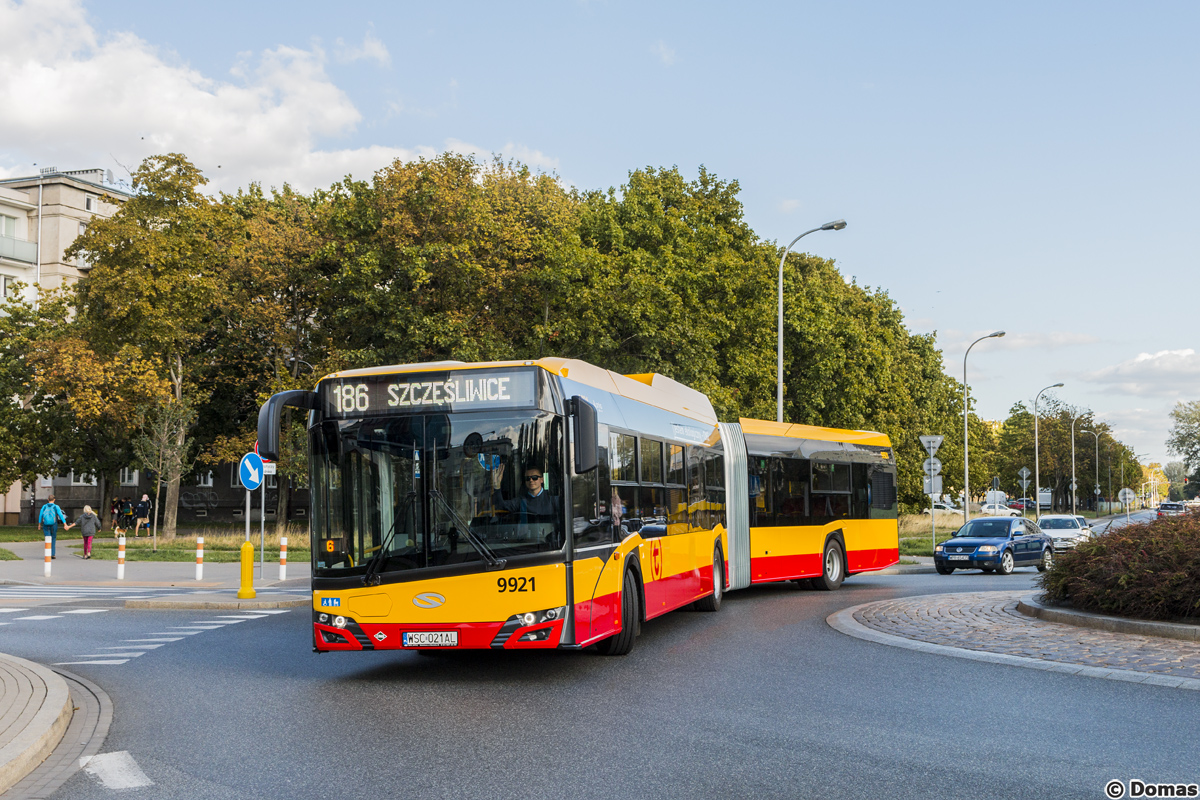 9921
Wczoraj zadebiutowaĹa kolejna partia gazowcĂłw z Arrivy - w weekendy zobaczymy je na wybranych brygadach 186, a w tygodniu na wszystkich brygadach caĹodziennych 518.

Z pozdrowieniami dla kierowcy! :)
Słowa kluczowe: M.atej