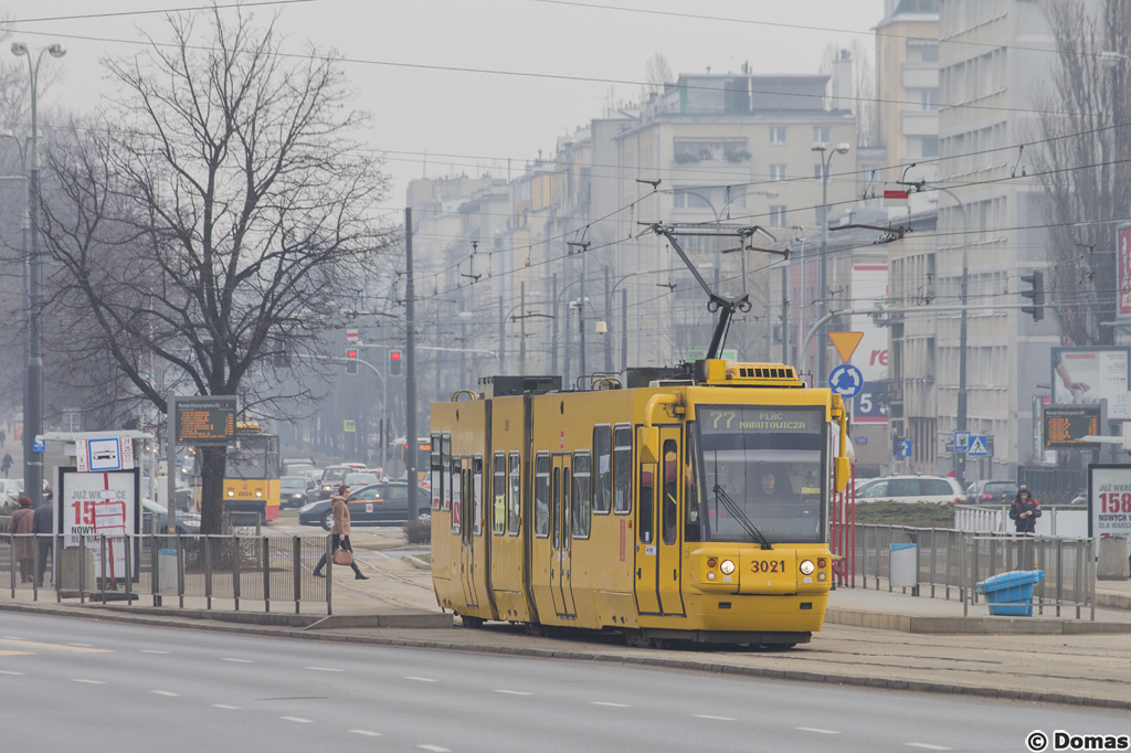 3021
Linia uzupeĹniajÄca 77 kursowaĹa zazwyczaj okazjonalnie - np. z okazji meczu na Stadionie Narodowym. Tym razem jej rola jest zupeĹnie inna - sĹuĹźy jako wzmocnienie ciÄgu tramwajowego na odcinku Wiatraczna - plac Narutowicza.
