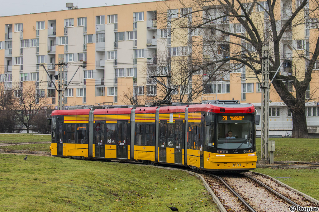 3603
8 dni temu minÄĹ dokĹadnie rok od pierwszego, liniowego debiutu JazzĂłw - 21 listopada 2014 roku na popoĹudniowe 08/23 wyjechaĹ po raz pierwszy 3601. Dzisiaj JazzĂłw w ruchu liniowym mamy 47, a liczba ta do koĹca roku ma osiÄgnÄÄ rĂłwno 50.
