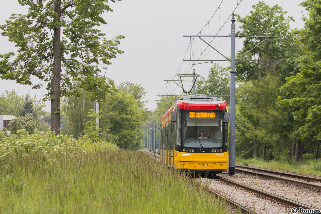 3609
Jazz przemierza jeden z najklimatyczniejszych odcinkĂłw warszawskiej sieci tramwajowej.
