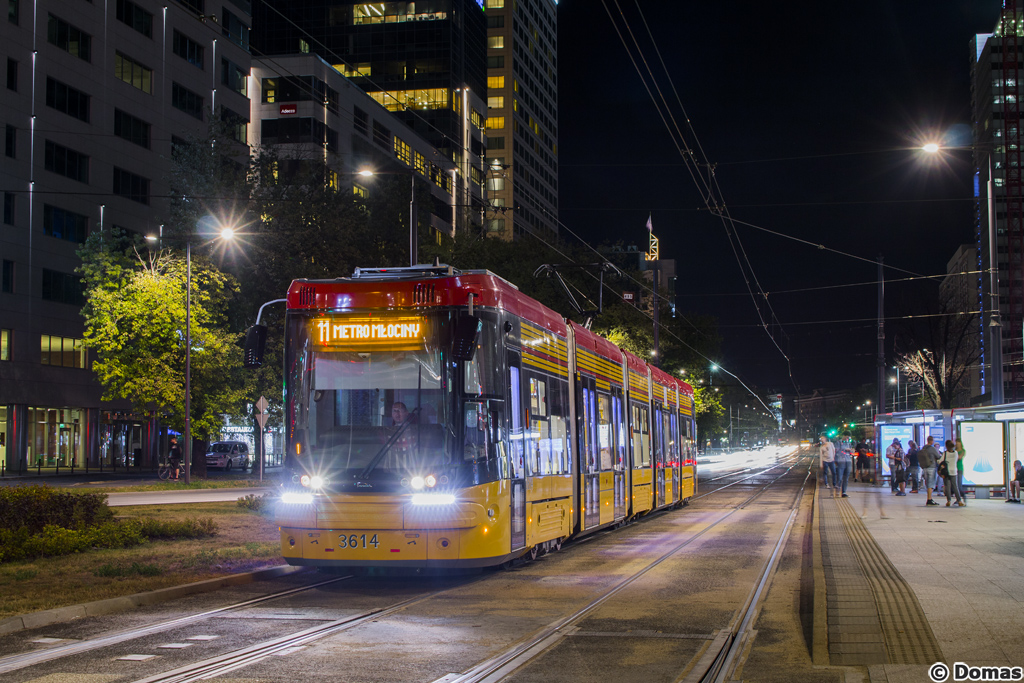 3614
Jazz Duo oczekuje pionowej paĹki pozwalajÄcej mu na wjazd na rondo ONZ.
