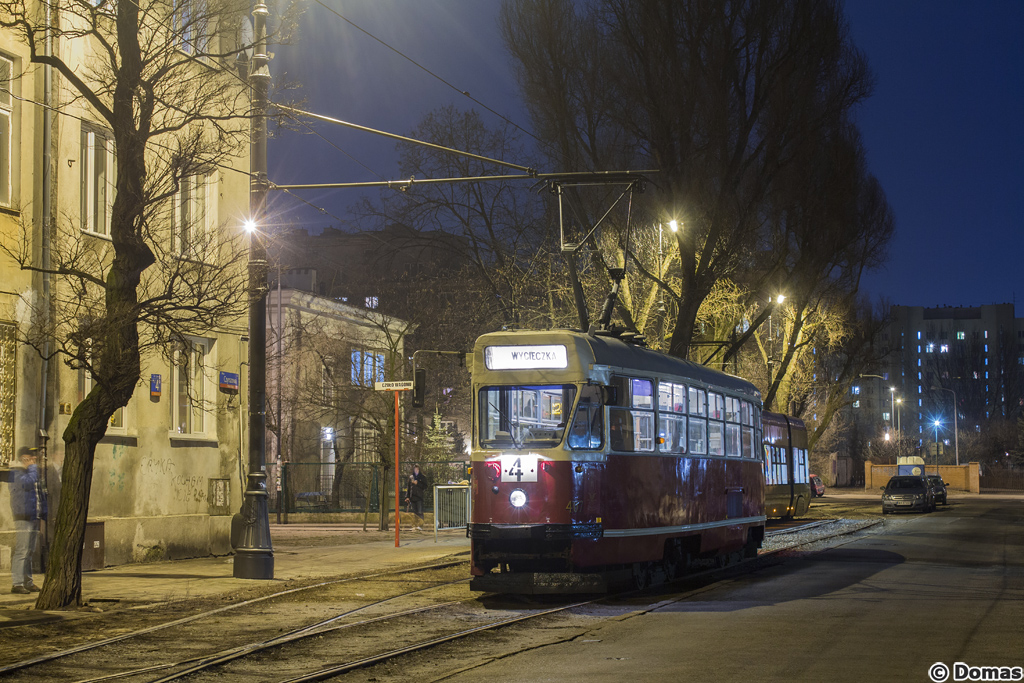 407
[i]CzwĂłrka[/i] na Czynszowej pojawiaĹa siÄ z przerwami od 1954 do 2000 roku.
Słowa kluczowe: Konstal13N