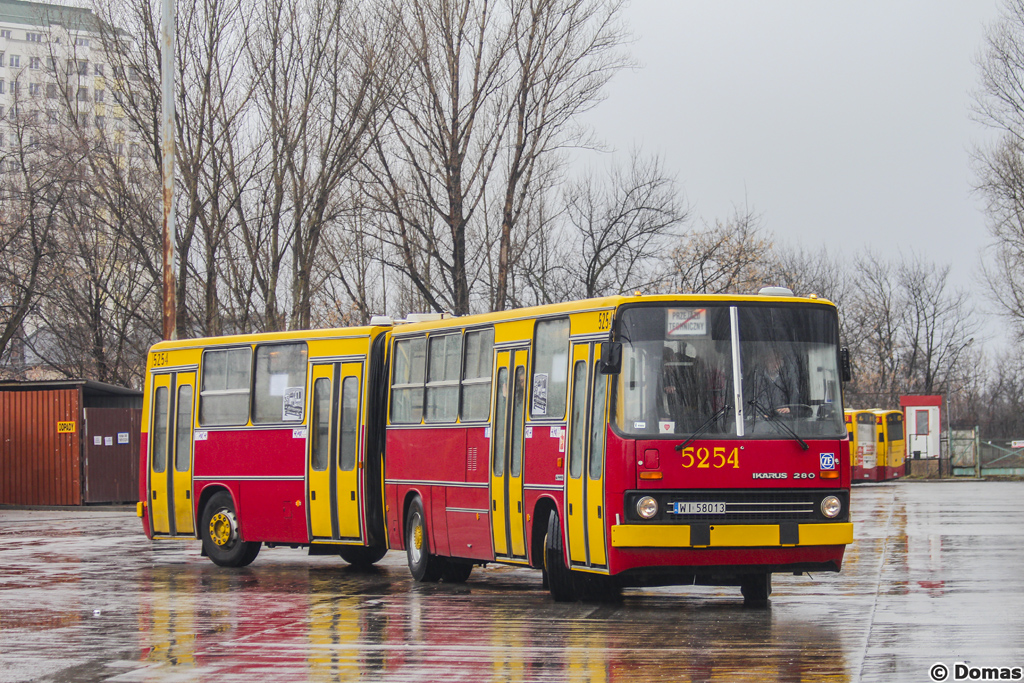 5254
Przed wyjazdem na liniÄ z okazji zeszĹorocznego finaĹu WOĹP.
Słowa kluczowe: IK280