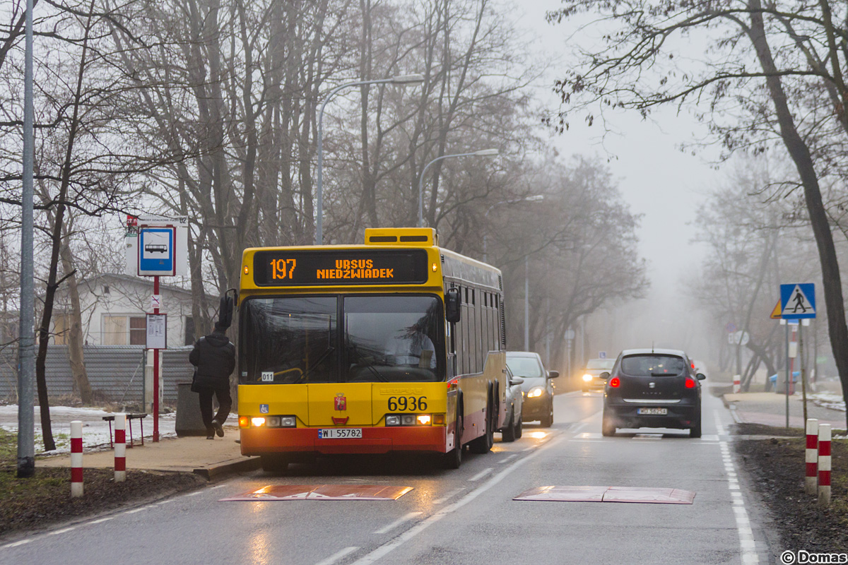 6936
"Kleszczowa" niejednokrotnie udowadniaĹa, Ĺźe zakazy typu "nie wypuszczaÄ deskorolek, bo siÄ nie mieszczÄ" sÄ do przejĹcia.. ;)
Słowa kluczowe: DziwadĹo N4020
