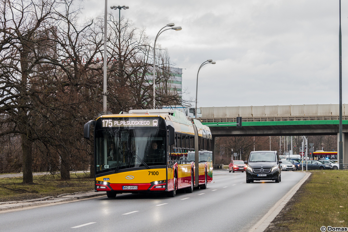 7100
Elektryczny przegub rozpoczÄĹ obsĹugÄ popoĹudniowego dodatku na 175.

WyglÄda na to, Ĺźe za kilka-kilkanaĹcie miesiÄcy bÄdziemy mieli prawdziwy wysyp SolarisĂłw IV generacji - bolechowski producent zĹoĹźyĹ najlepszÄ i jedynÄ ofertÄ w przetargu na 130 elektrykĂłw dla MZA, niedĹugo w KM Ĺomianki majÄ siÄ pojawiÄ dwa elektryczne Urbino 12.
