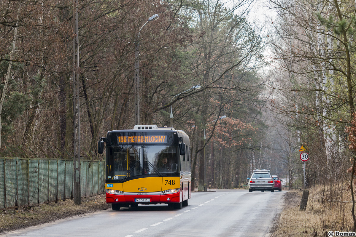 748
Solaris przed chwilÄ rozpoczÄĹ kurs spod szpitala w Dziekanowie LeĹnym.
