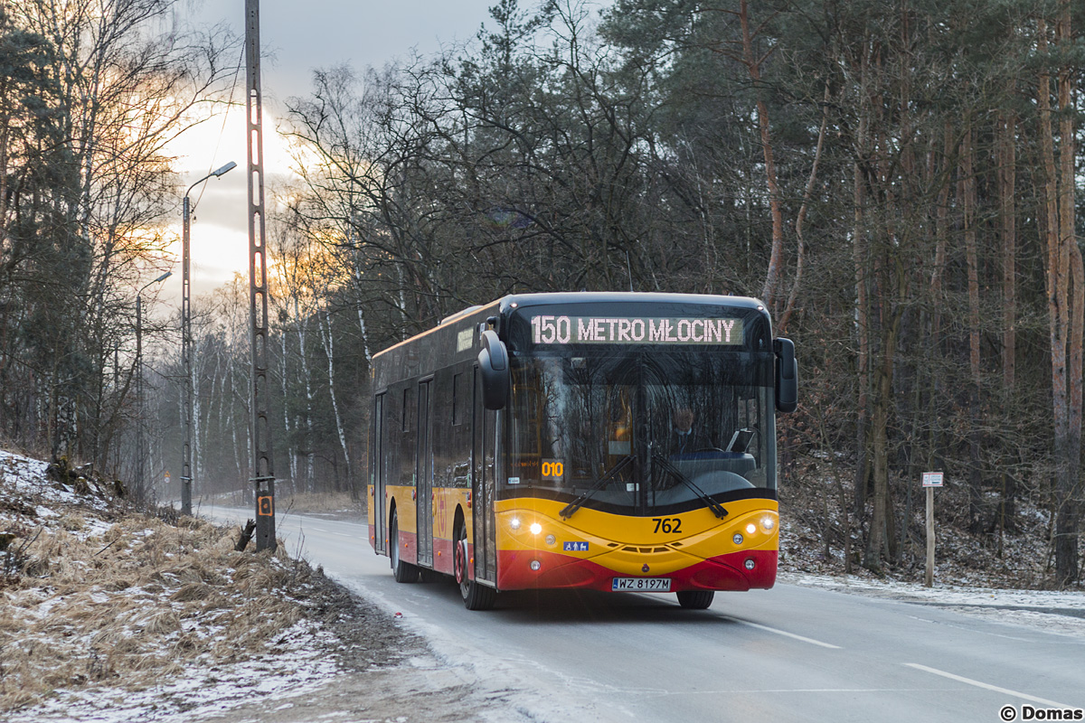 762
Debiut nowej marki w KM Ĺomianki i zarazem pierwsze nowe autobusy od czasu wejĹcia Ĺomianek w caĹoĹci do sieci ZTM - Ursus CS12LF, ktĂłry wczeĹniej byĹ znany jako AMZ. Na pierwszy rzut oka wozy sÄ bardzo przyjemne, zobaczymy jak bÄdzie w dalszej eksploatacji.
