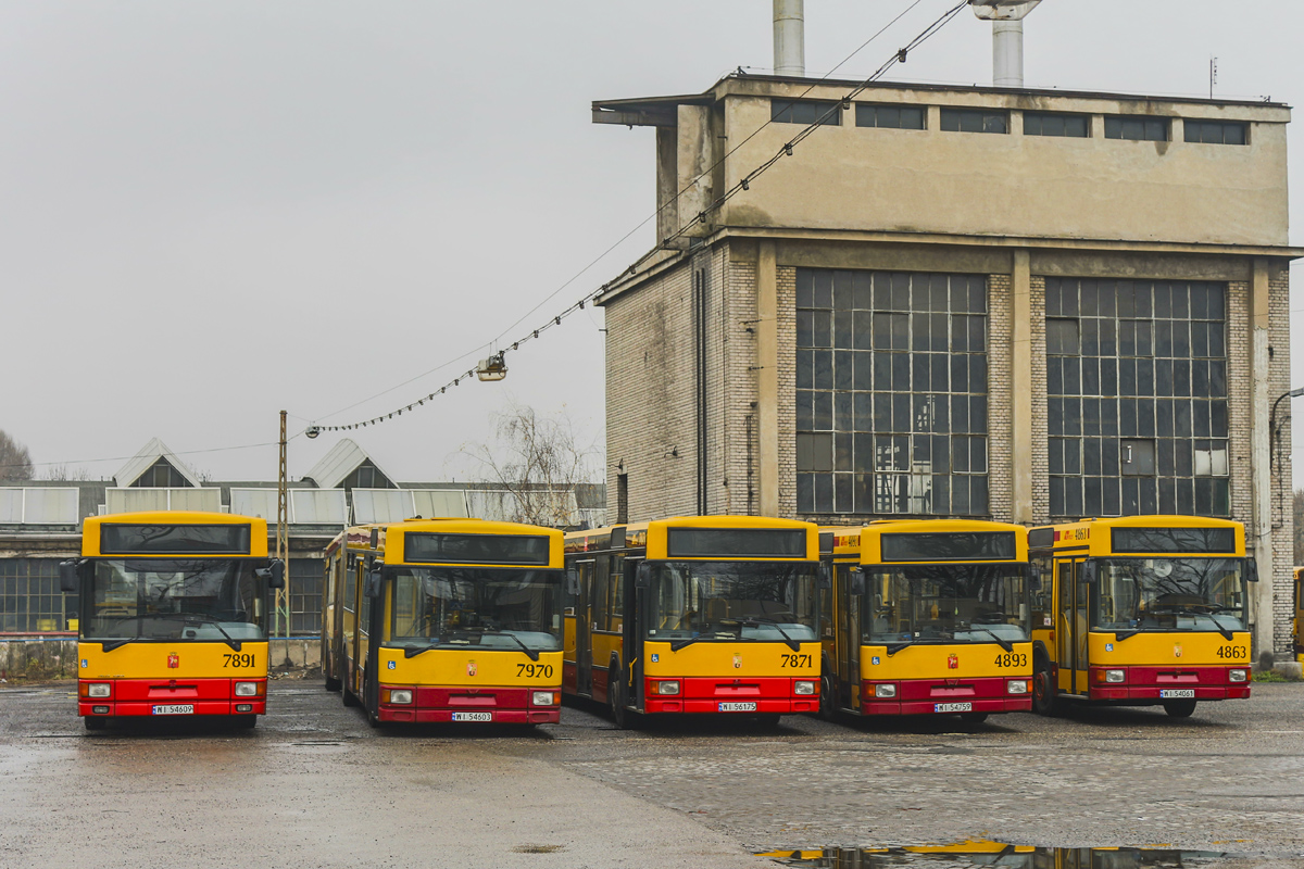 7891, 7970, 7871, 4893, 4863
TydzieĹ przed likwidacjÄ zajezdni "Redutowa" - Jelcze w weekend grzecznie odpoczywaĹy czekajÄc, niestety, na swoje ostatnie, liniowe wyjazdy na warszawskie ulice. MijajÄ 3 lata od likwidacji zajezdni R-5 (d. R-6) "Redutowa".
Słowa kluczowe: M181 M121M