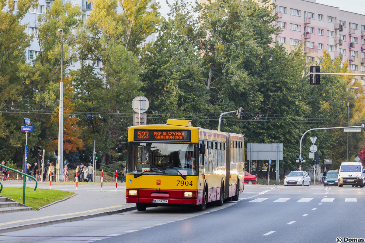 7904
Odkurzacz na popoĹudniowym dodatku 523 dojeĹźdĹźa do przystanku Os. Wolska. Pod koniec "Redutowej" dodatki na tej linii to byĹy pewniaki na przegubowe Jelcze.
Słowa kluczowe: M181