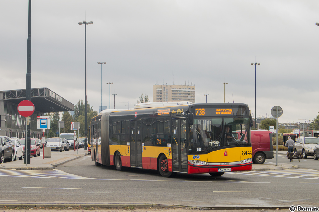 8444
Solaris dynamicznie opuszcza pÄtlÄ autobusowÄ przy ulicy Kijowskiej by udaÄ siÄ w kurs do Radzymina.
