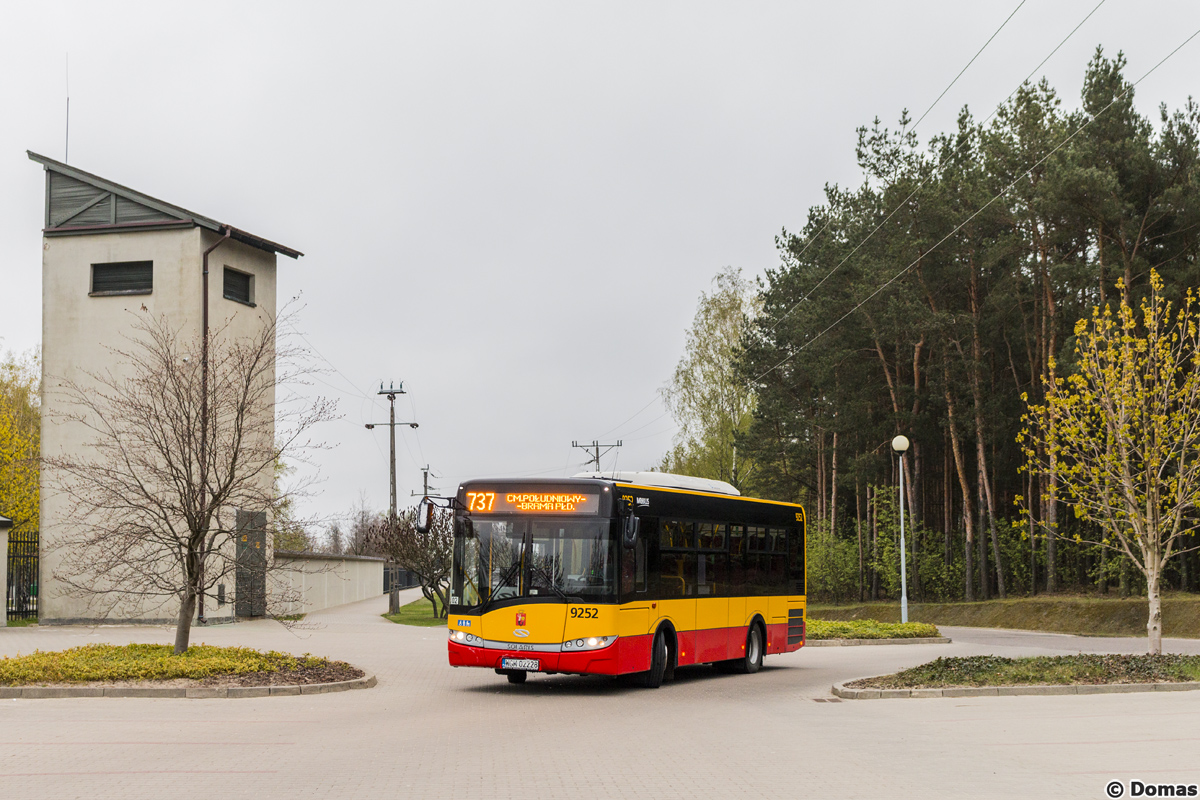 9252
JakiĹ czas temu pisaĹem [url=http://www.wgkm.waw.pl/galeria/displayimage.php?pid=3107]o z deka bezsensownych kursach[/url] do cmentarza wczesnym porankiem i pĂłĹşnym wieczorem na 737 - od tamtego czasu pierwszy i ostatni kurs w dni powszednie jest skrĂłcony juĹź do Bobrowca. Ponadto od ostatniego zdjÄcia zmieniĹa siÄ obsĹuga i przez caĹy tydzieĹ zapewnia jÄ Mobilis widocznymi Urbino 8,9LE.
