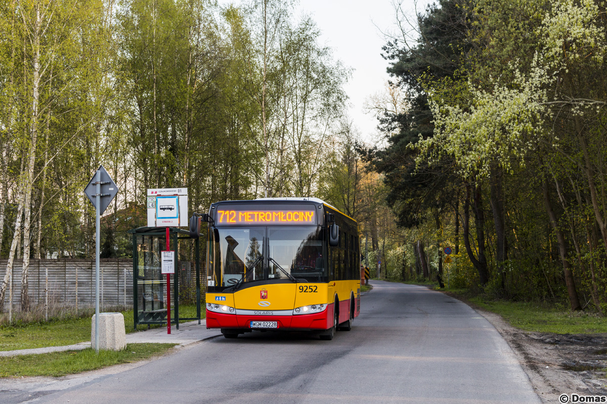 9252
712 to idealny przykĹad jak zorganizowaÄ komunikacjÄ w maĹej miejscowoĹci - jak na takie miejsce czÄstotliwoĹÄ zadowalajÄca (w szczycie co 40 minut, poza szczytem co 60-80 minut, w dni wolne co 60 minut), a do tego daje moĹźliwoĹÄ dojechania w kilka miejsc np. w Starych Babicach moĹźliwa jest szybka przesiadka w 714, 719 lub 729 na GĂłrczewskÄ, no i naturalnie na drugim w kraĹcu w metro i tramwaje.
