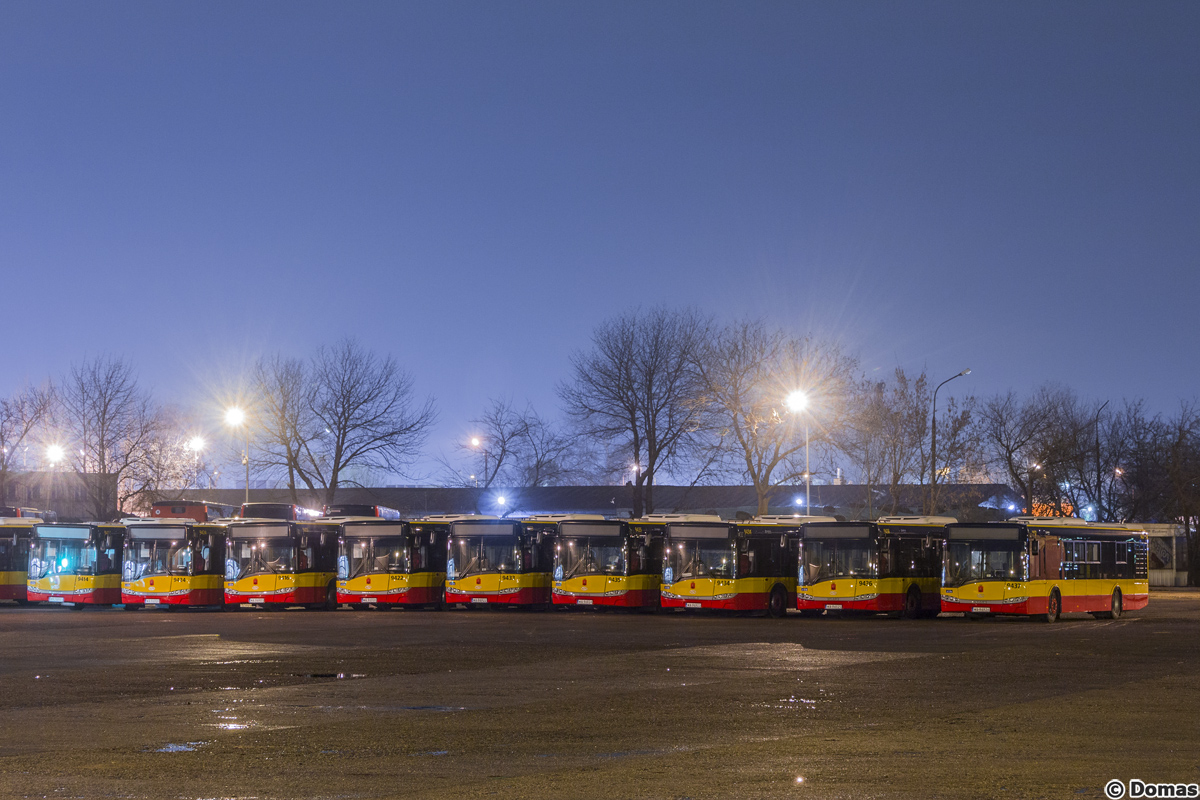 9437
Tymczasem na bazie na PĹochociĹskiej pojawiajÄ siÄ sukcesywnie kolejne sztuki. Obecnie jest juĹź ok. 30 sztuk na bazie.
