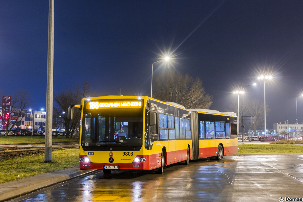 9803
Przystanek techniczny na Lotnisku Chopina to idealny przykĹad tego jak powinien wyglÄdaÄ odpoczynek kierowcy - bez potrzeby podciÄgania wozu co chwilÄ.
