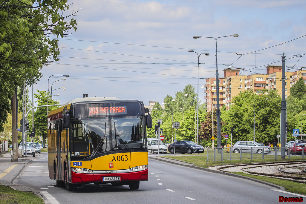 A063
Linia 204 to bardzo ciekawy przykĹad pod wzglÄdem rozkĹadu w dzieĹ ĹwiÄteczny. JeĹźdĹźÄ tu dwie brygady, ktĂłre wspĂłlnie dajÄ takt co 30 minut majÄc przy tym po 5-6 minut postoju na kaĹźdym z kraĹcĂłw. Zatem skÄd ustawowe 15 minut nieprzerwanego odpoczynku? W przypadku porannej zmiany moĹźna zauwaĹźyÄ krĂłtki takt co 40 minut, ktĂłra daje okoĹo 16-18 minut posotju obu brygadom, w przypadku popoĹudnia zaĹ (a wĹaĹciwie pĂłĹşnego wieczoru) wystÄpuje identyczny zabieg.
Słowa kluczowe: MOBSU8,6