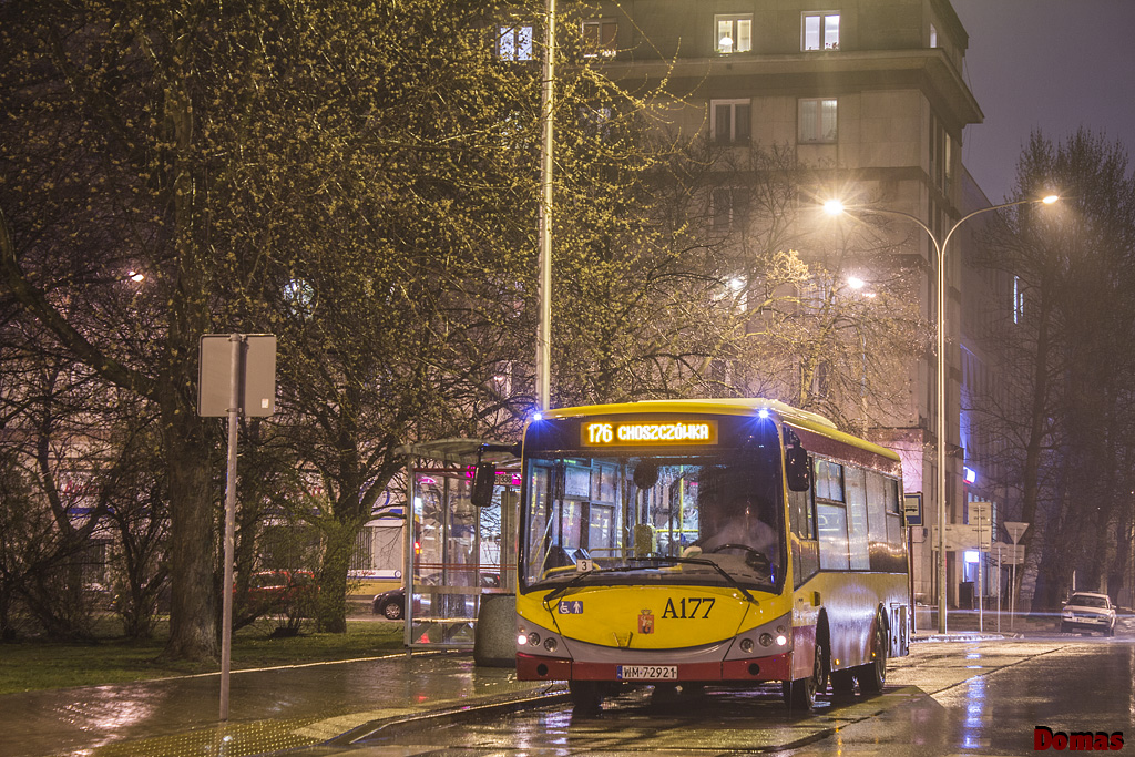 A177
Jelcz Libero odpoczywa na placu Hallera.
Słowa kluczowe: MOBLIBERO