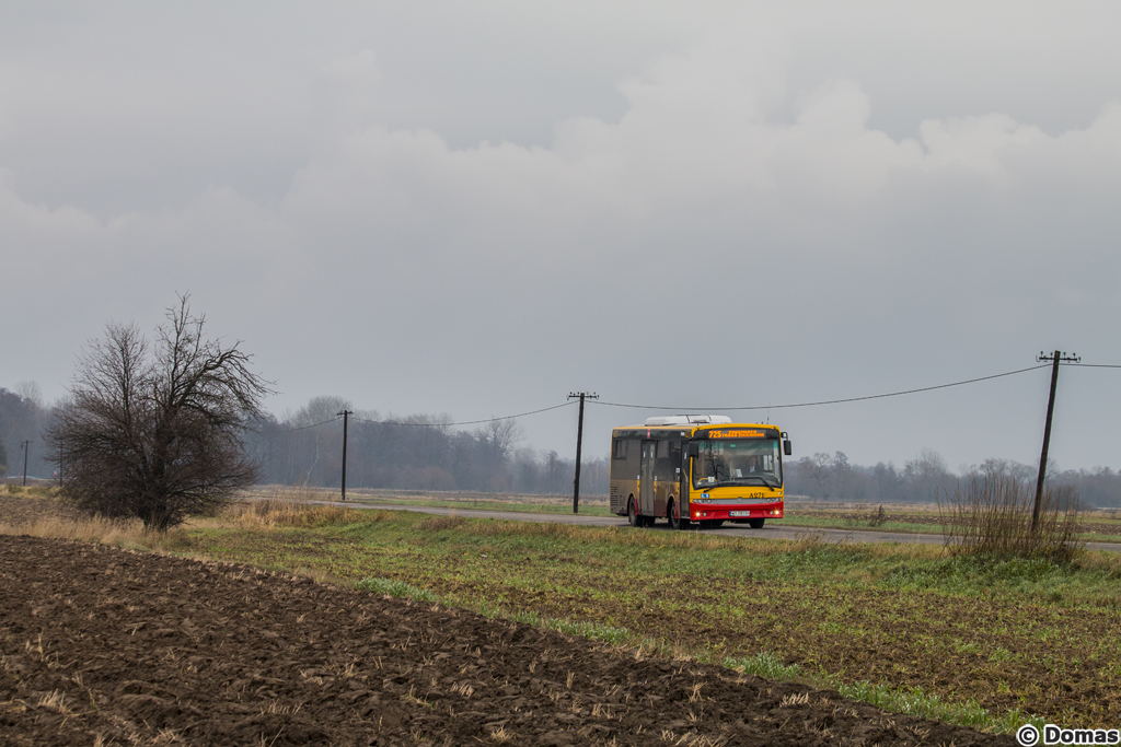 A271
Autosan na objeĹşdzie spowodowanym remontem przepustu w ulicy Rosochatej, dziÄki ktĂłremu linia przebija siÄ przez naprawÄ urokliwe tereny Okrzeszyna i Bielawy.
Słowa kluczowe: objazd