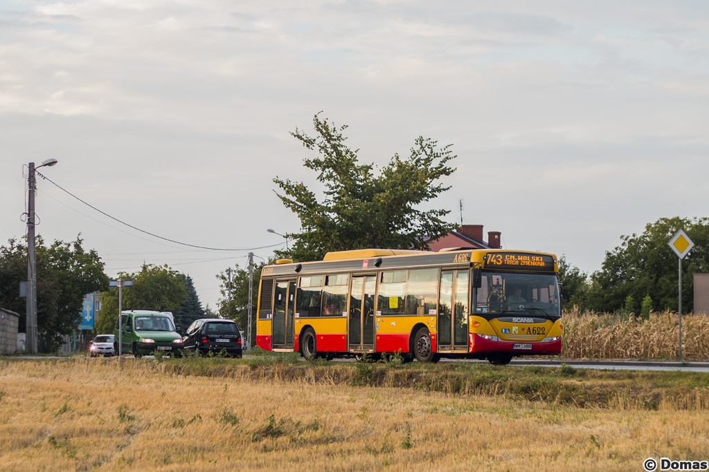 A622
Jedna z dwĂłch Scanii przystosowanych do obsĹugi linii 743 wyjeĹźdĹźa z PiotrkĂłwka DuĹźego, przez ktĂłry prowadziĹ objazd zwiÄzany z budowÄ Nowolazurowej.
