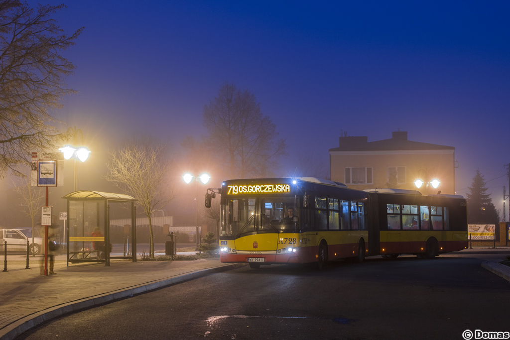 A728
Solaris po wykonaniu pierwszego pĂłĹkursu na popoĹudniowym dodatku oczekuje na odjazd w kierunku powrotnym.
Słowa kluczowe: MOBSU18