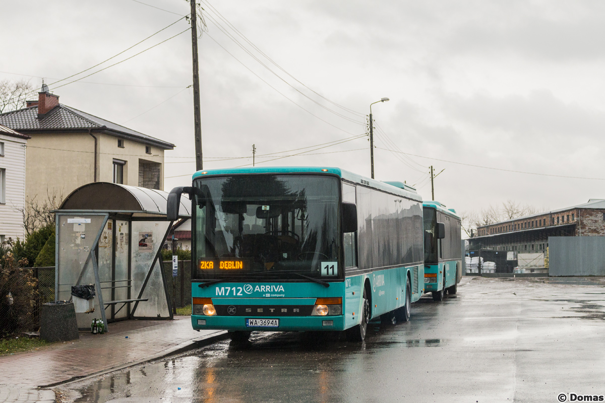 M712 (Z006)
Od 9 grudnia obsĹugÄ linii zastÄpczej za kolej na trasie Garwolin - DÄblin przejÄĹa Arriva - skierowano tam jak na razie kilka Setr takich jak na zdjÄciu.

CiekawostkÄ jest, Ĺźe dworzec PKP dla Garwolina znajduje siÄ poza nim, a dokĹadnie w Woli RÄbkowskiej, okoĹo 5 km od centrum miasta. Na trasie moĹźna znaleĹşÄ kilka takich podobnych sytuacji - na przykĹad stacja dla miejscowoĹci Ĺťyczyn znajduje siÄ w miejscowoĹci PodebĹocie.
Słowa kluczowe: ZaPociÄg