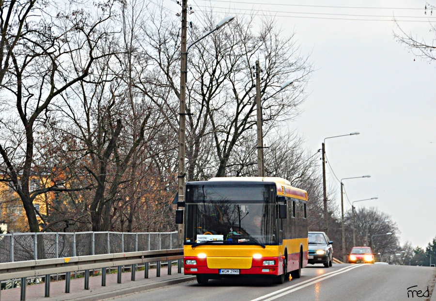 30027
DowozĂłwka z Piastowa do Centrum Handlowego w Jankach. Tutaj akurat w drodze powrotnej. ObsĹugÄ zajÄĹ siÄ znany nam PKS Grodzisk Mazowiecki.

