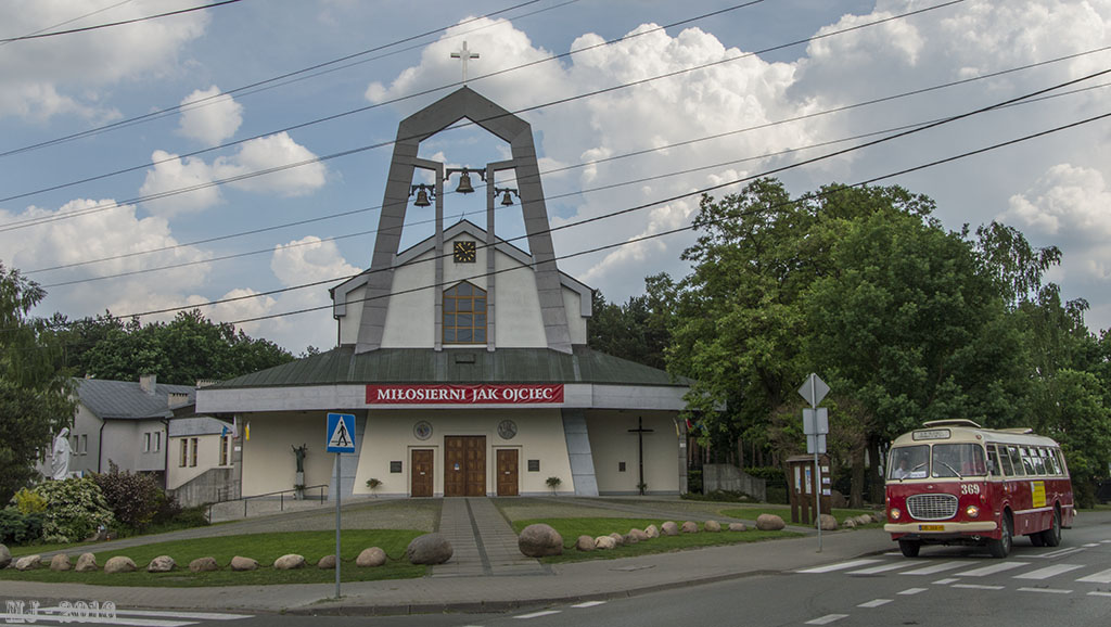 369
CiekawostkÄ na linii obsĹugiwanej przez pojazdy KMKMu, byĹ OgĂłrek z WaĹbrzycha.
Słowa kluczowe: 272MEX Architektura