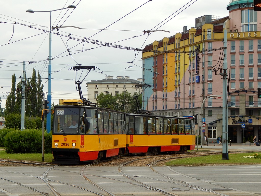 2036+2037
Objazd spowodowany prawdopodobnie wybuĹźaniaem kamienicy naprzeciwko ratuszu Woli. Linie 23 i 26 zostaĹy skierowane na trasÄ ...-Towarowa-GrĂłjecka-Filtrowa-Nowowiejska-ChaĹubiĹskiego-JPII-..., a linia 10  ...-Towarowa-GrĂłjecka-Filtrowa-Nowowiejska-..
Słowa kluczowe: objazd
