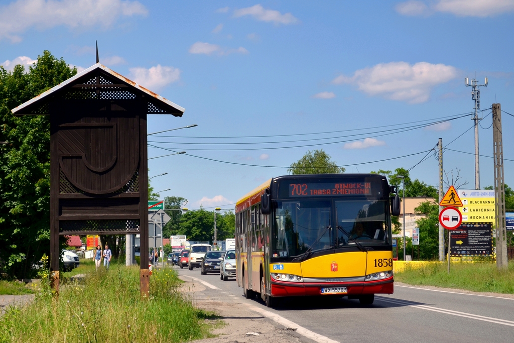 1858
Solaris wĹaĹnie przekroczyĹ granicÄ JĂłzefowa i zmierza w kierunku urzÄdu miasta w Otwocku.
