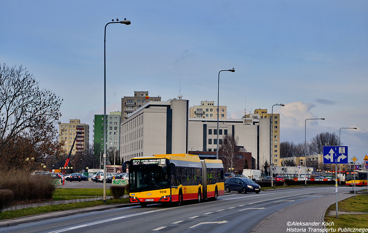 9948
Solaris CNG z warszawskiego oddziaĹu Arrivy mija budynek UrzÄdu Dzielnicy TargĂłwek m. st. Warszawy.
