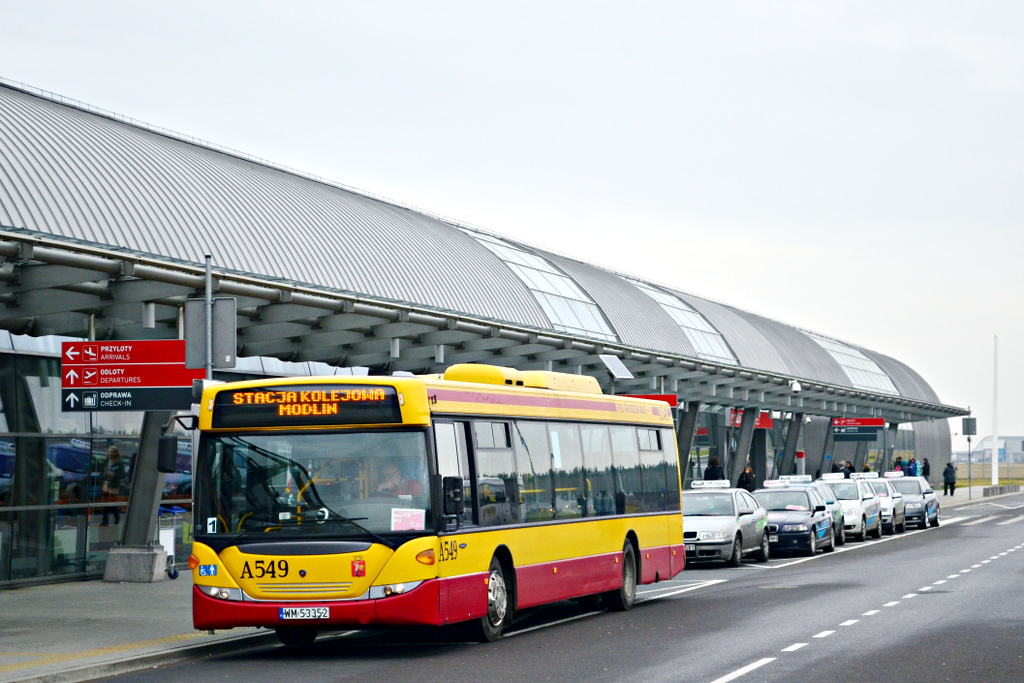 A549
Scania w obsĹudze Portu Lotniczego Warszawa-Modlin. 
