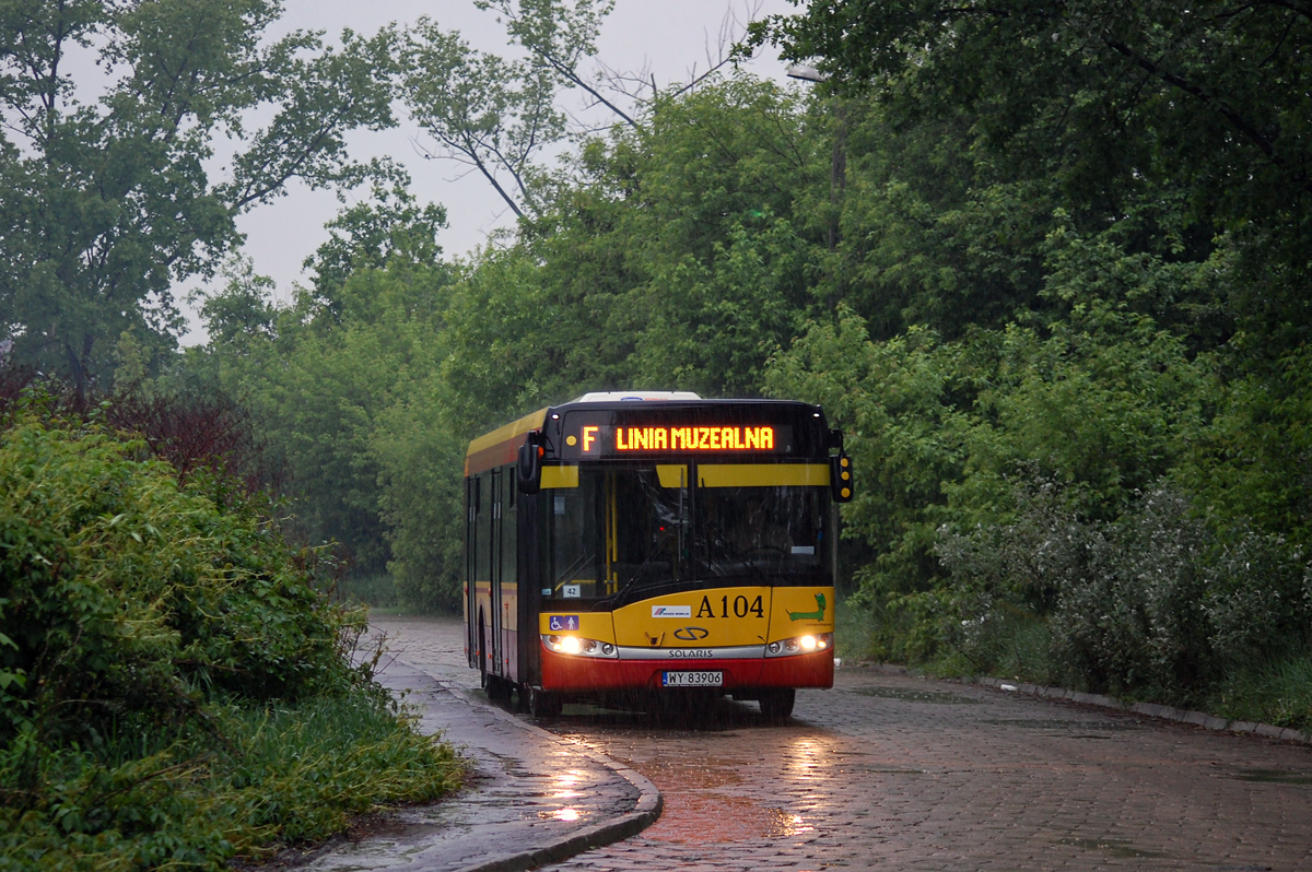 A104
Jazda testowa w deszczowy wieczĂłr przed NocÄ MuzeĂłw 2009.
