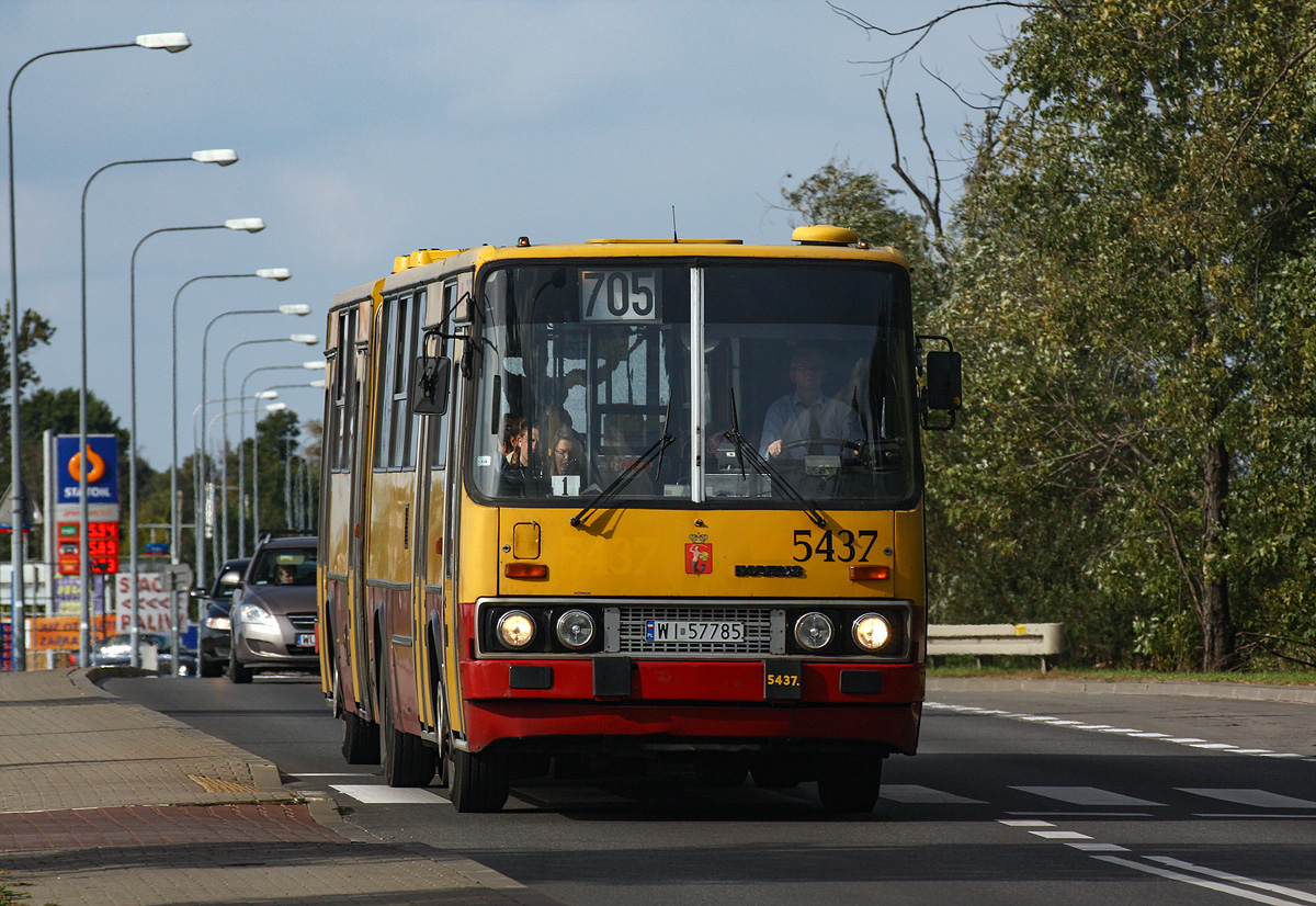 5437
Swego czasu najbardziej wyrĂłĹźniajÄcy siÄ ikarus w Warszawie, w momencie robienia zdjÄcia ma juĹź za sobÄ swoje najlepsze czasy, choÄ nadal moĹźna byĹo poznaÄ go z daleka za sprawÄ atrapy a'la ikarus 256.
Słowa kluczowe: IK280