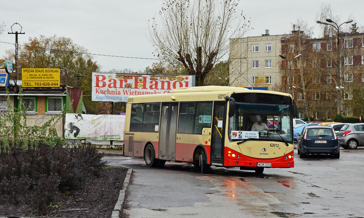 40001
Autosan ktĂłry sĹuĹźy jako rezerwa na liniÄ L18, w ostatnim czasie dosyÄ czÄsto pojawia siÄ na liniach miejskich w Pruszkowie. PrzyczynÄ jest bardzo duĹźa awaryjnoĹÄ ZAZĂłw.
