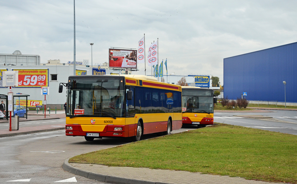 60028
Dwa nowe tegoroczne nabytki PKSu, zakupione w celu wspomagania linii Z2 w ZÄbkach.
