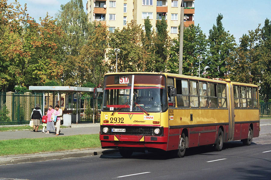 2932
Kolejny pstry Ikarus
Słowa kluczowe: IK280