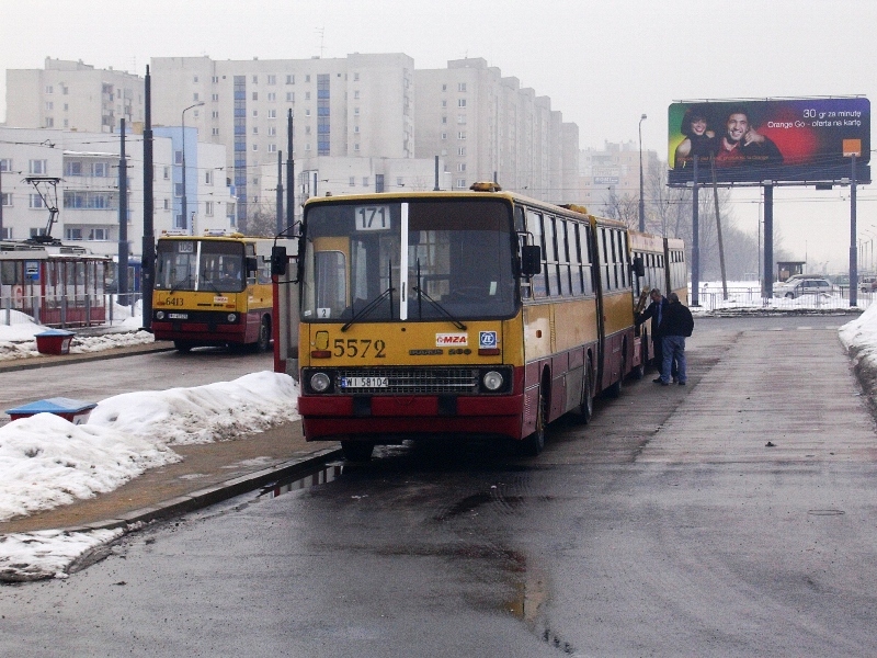 5572
WĂłz po przenosinach z Woronicza. PÄtla Nowe Bemowo, czÄĹÄ autobusowa, niegdyĹ kipiÄca Ĺźyciem, obecnie ogryzek tego co byĹo kiedyĹ :)
Słowa kluczowe: IK280