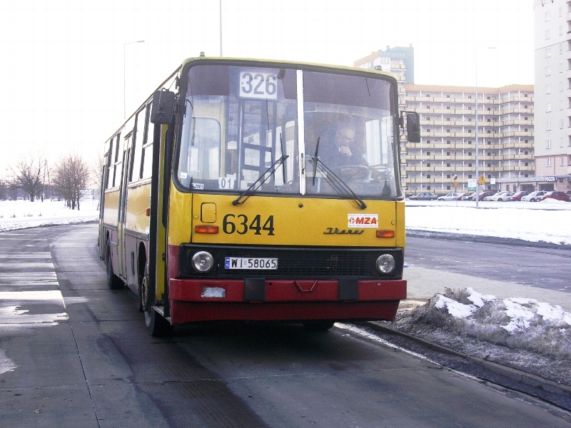 6344
WĂłz jeszcze Stalowy wraz z "wĹaĹcicielem" oczekujÄ moĹźliwoĹci podstawienia na przystanek poczÄtkowy. Bardzo lubiĹem tego szofera, stara dobra gwardia, jeĹşdziĹ od 1982 do 1995 na PoĹźarowej, a pĂłĹşniej do emerytury na Stalowej. Na niej zaliczyĹ epizod z wozem 7531 i jeĹşdziĹ nim od przenosin z Inflackiej czyli od 2003 do odstawienia na przeĹomie 2005/2006, dokĹadnie nie pamiÄtam - pamiÄÄ juĹź nie ta :)
Słowa kluczowe: IK260