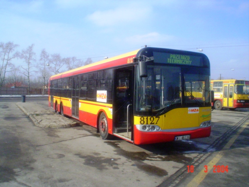 8127
PĂłĹşniejszy 8756 (od 2005). WĂłz zakoĹczyĹ Ĺźywot piekÄc siÄ na pÄtli Natolin PĹN.
Słowa kluczowe: SU15